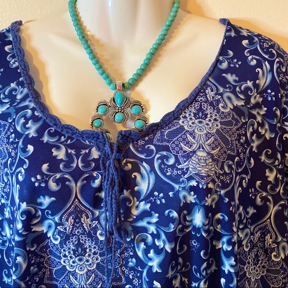 ❌SOLD❌Avenue Plus Size Blue Floral Print Top - Picture 5 of 9